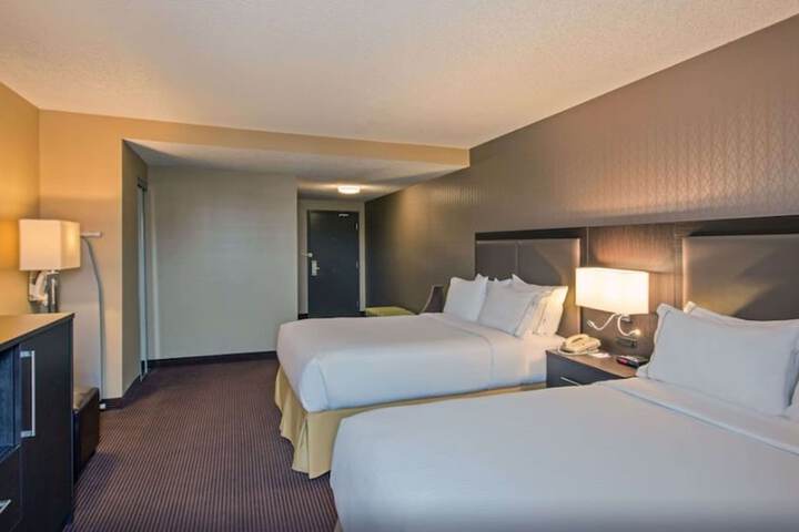 Room 4 of 20