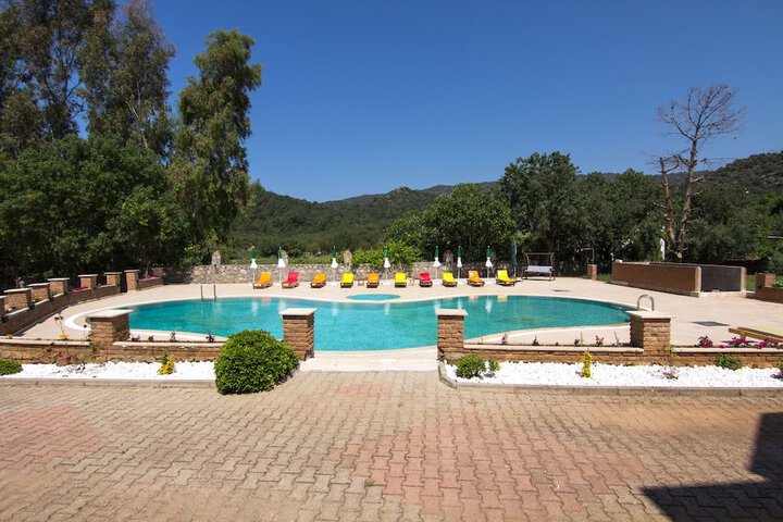 Pool 32 of 60