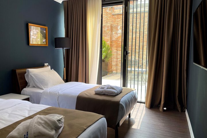Room 35 of 240