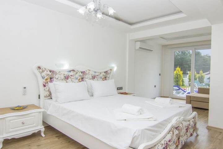 Room 3 of 35