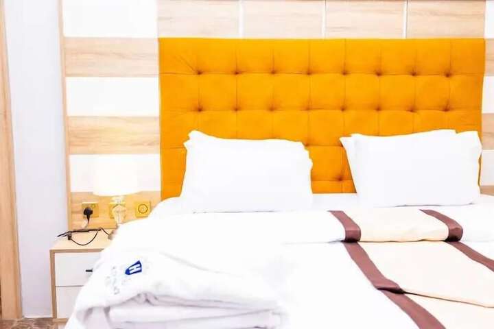 Room 8 of 48