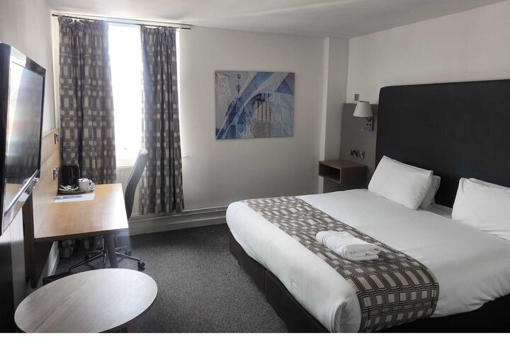 Room 8 of 15