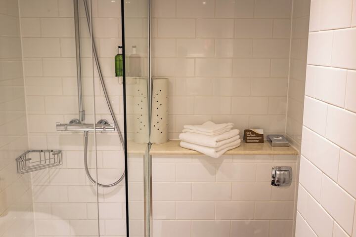 Room 115 of 190