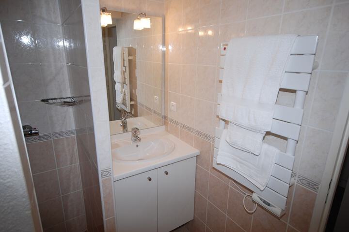 Room 16 of 24