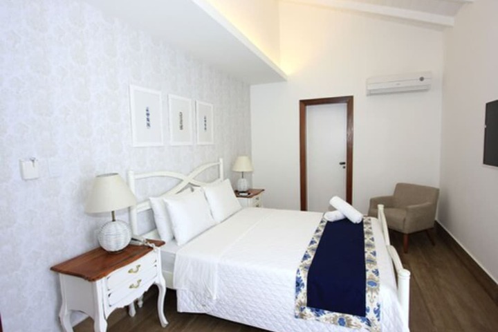 Room 4 of 109