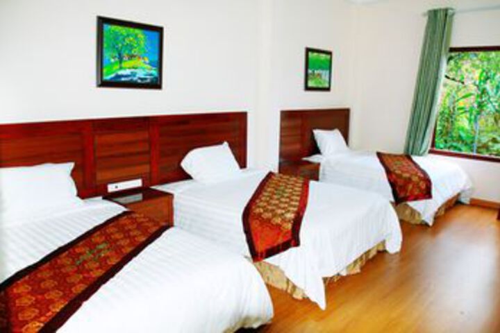 Room 9 of 33