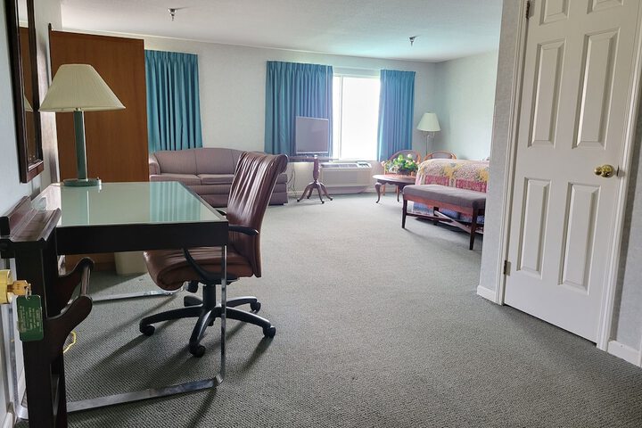 Deluxe King Bed (2 of 9)