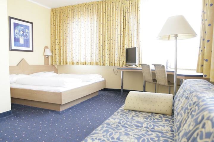 Room 3 of 32