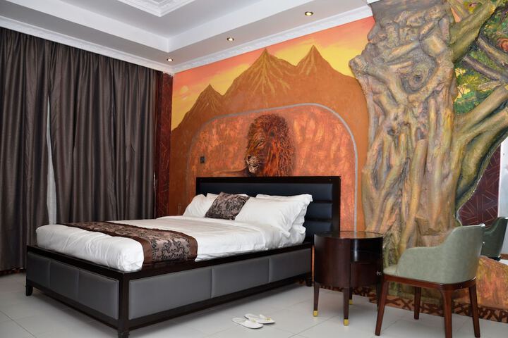 Room 10 of 30
