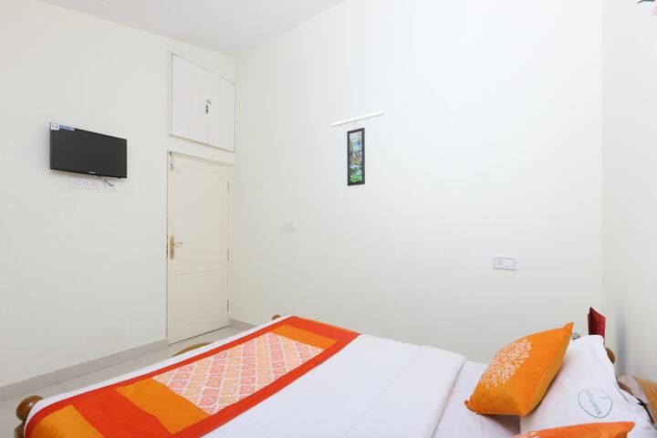 Room 6 of 25
