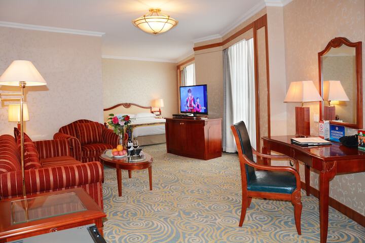 Room 18 of 121