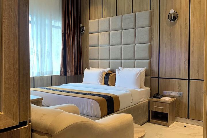 Room 2 of 38
