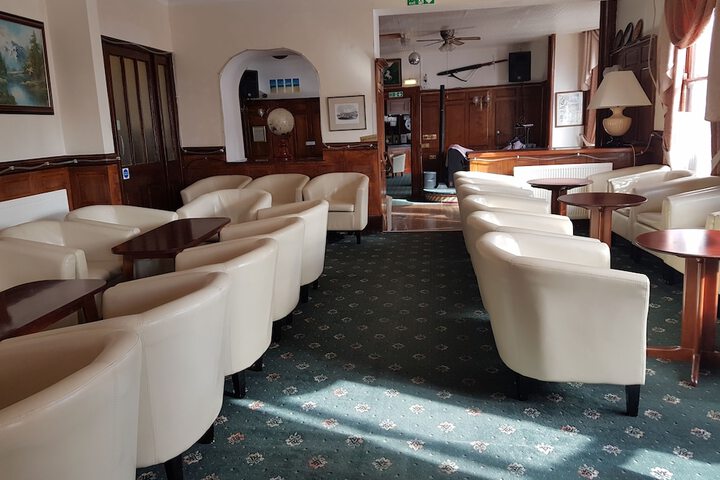 Lounge 58 of 66