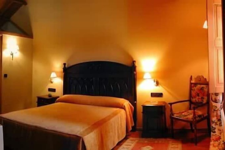 Room 4 of 19