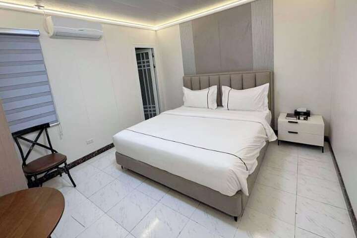 Room 17 of 43