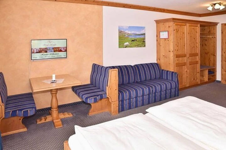 Room 7 of 61