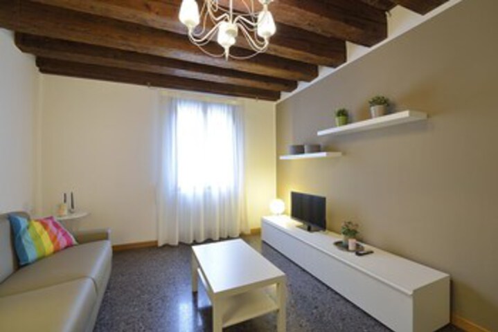 Room 17 of 34