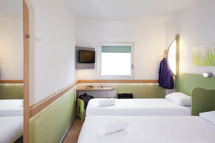 Room 3 of 41