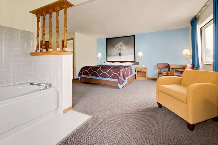 Room 16 of 38