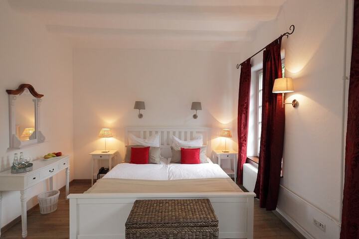 Room 3 of 20