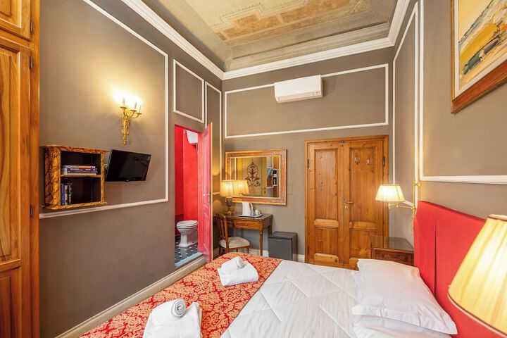 Room 9 of 36