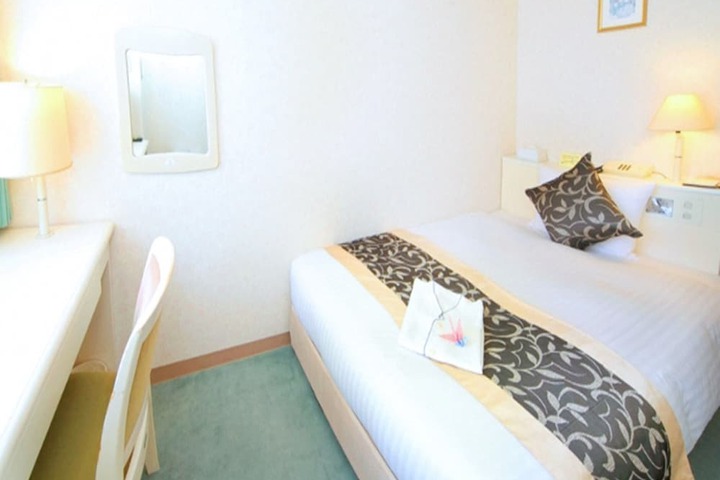 Room 9 of 33