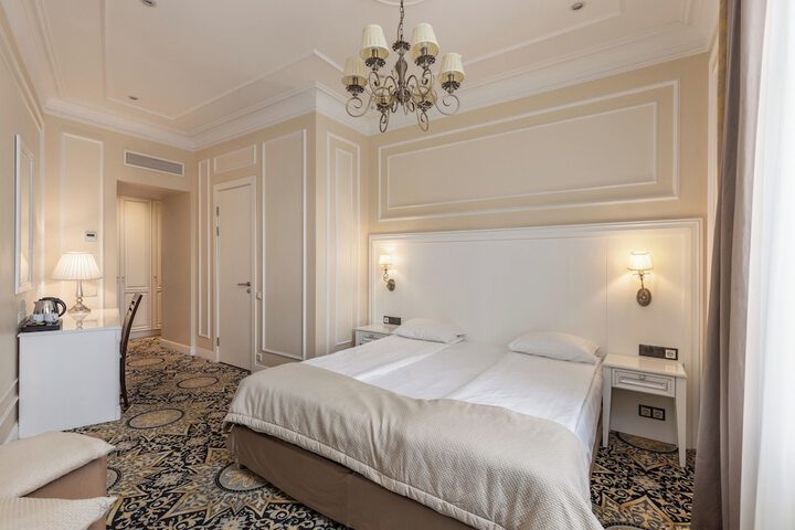 Room 11 of 48