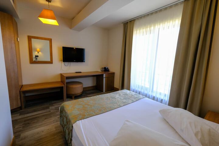 Room 9 of 38