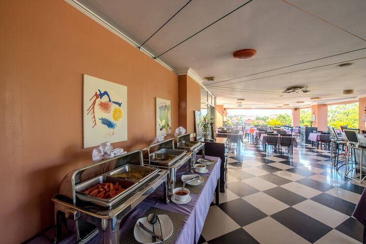 Breakfast/Coffee Service 117 of 160