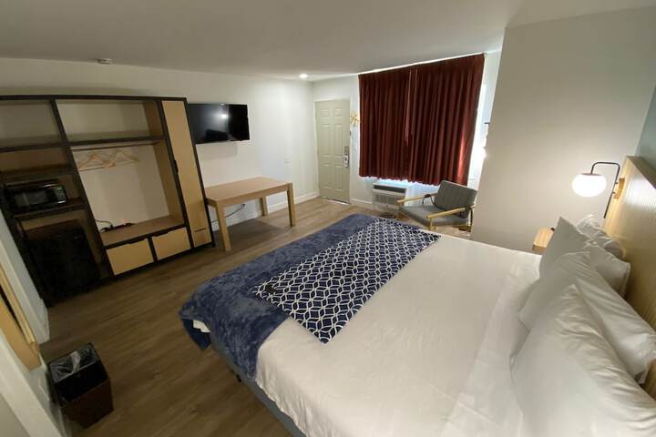Room 13 of 36