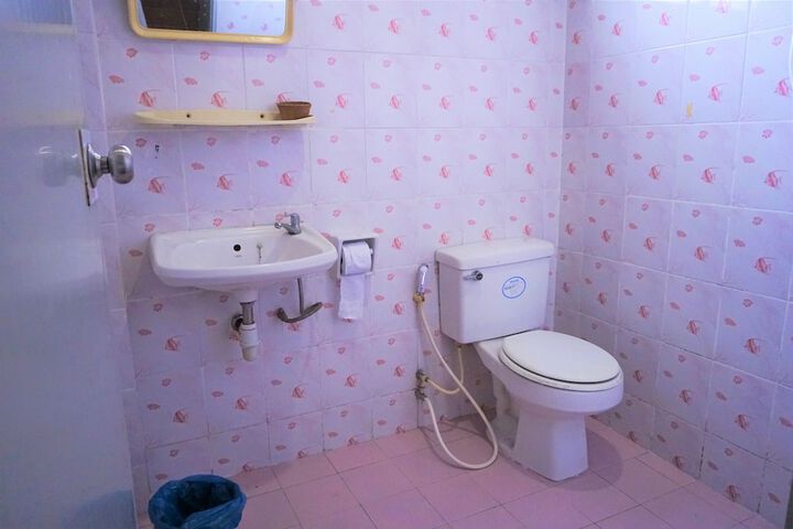 Room 49 of 68