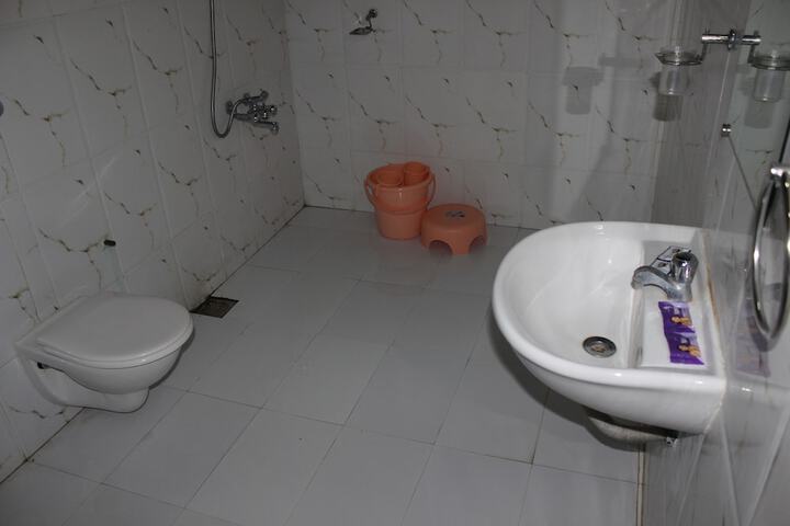 Room 14 of 28