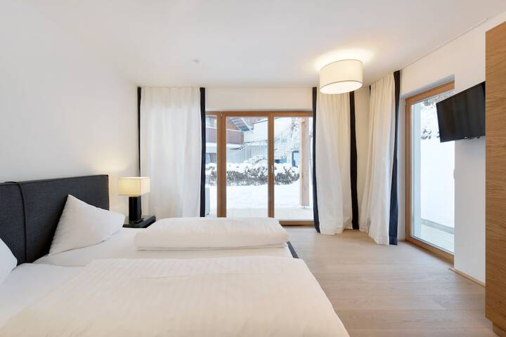 Room 4 of 38