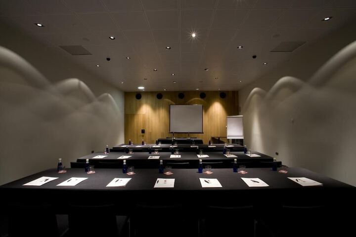Business Center 46 of 58