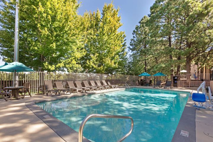 Hotel Pool