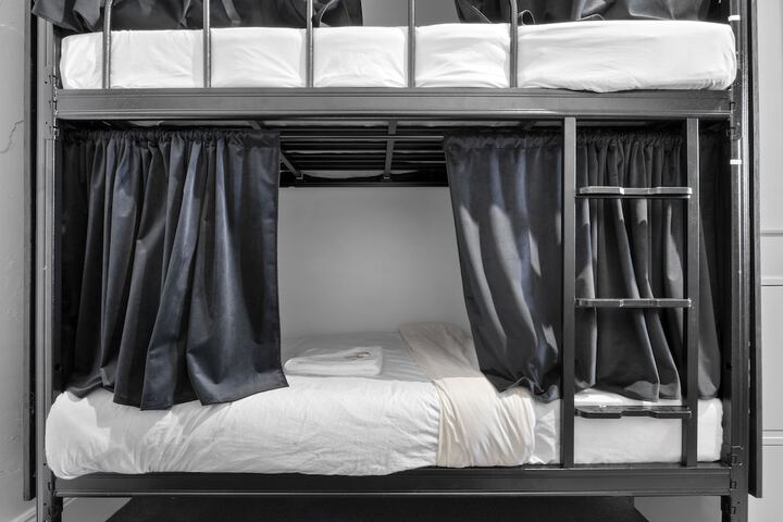 Room 4 of 40