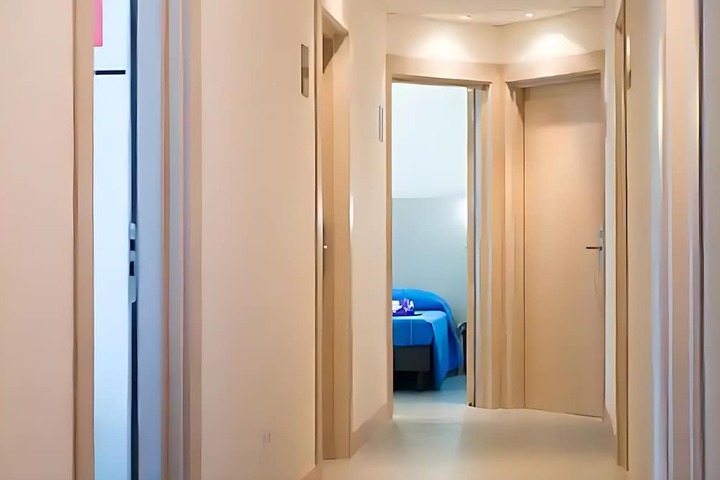 Room 10 of 29