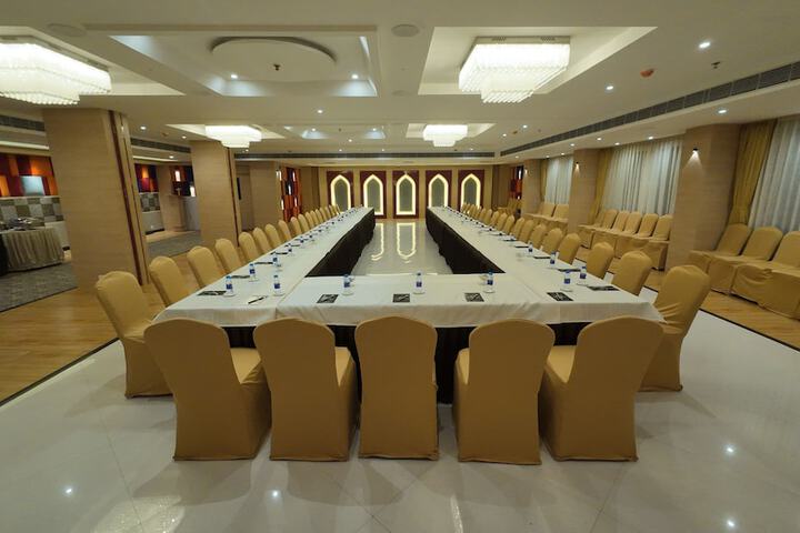 Ballroom/Hall 11 of 13