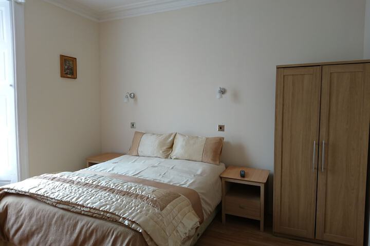 Room 2 of 25