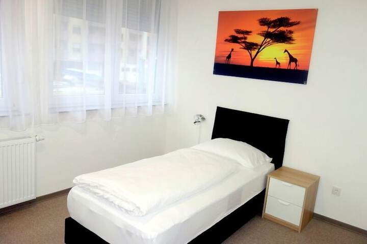 Room 3 of 27