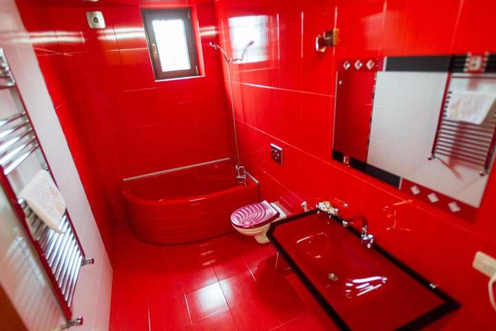 Room 26 of 46