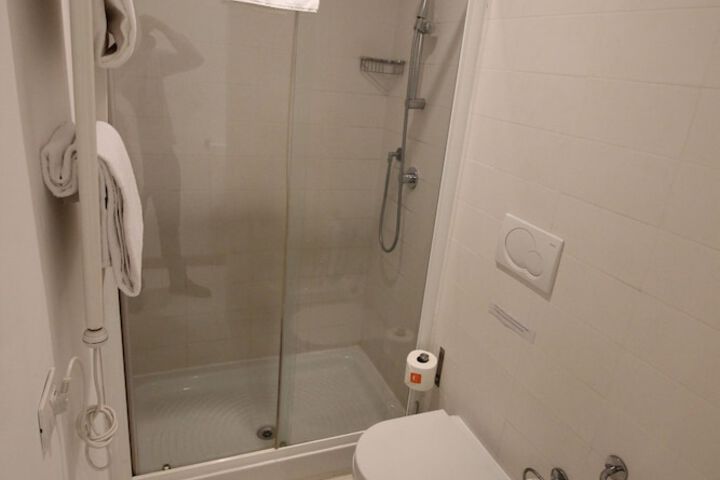 Room 168 of 238
