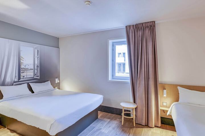 Room 15 of 73