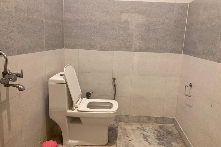 Room 14 of 16