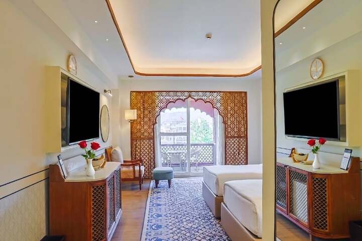 Room 44 of 170