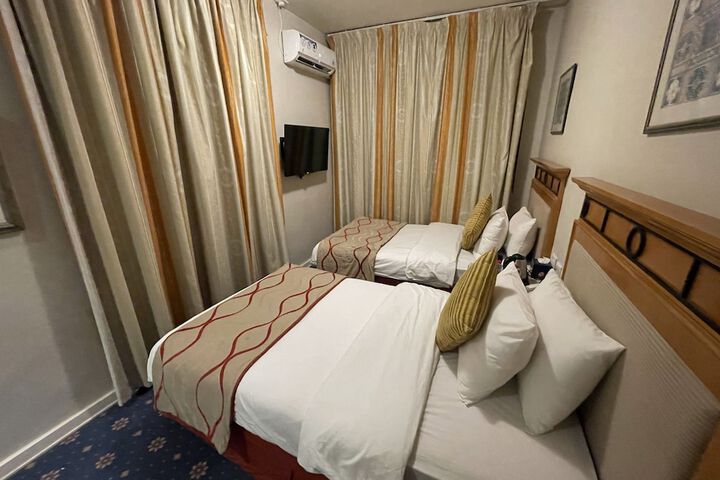 Room 27 of 47