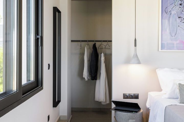 Room 5 of 74