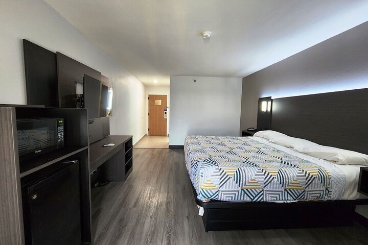 Room 30 of 49