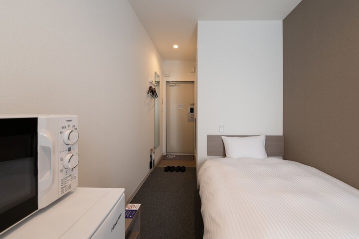 Room 6 of 16