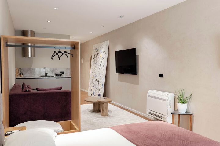 Room 33 of 132